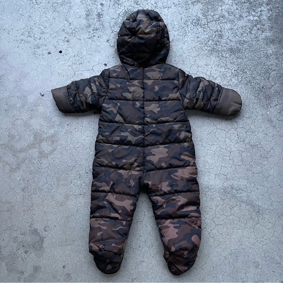 Rothschild camo footed pram snowsuit size 12 months Preowned winter snow - Picture 2 of 4
